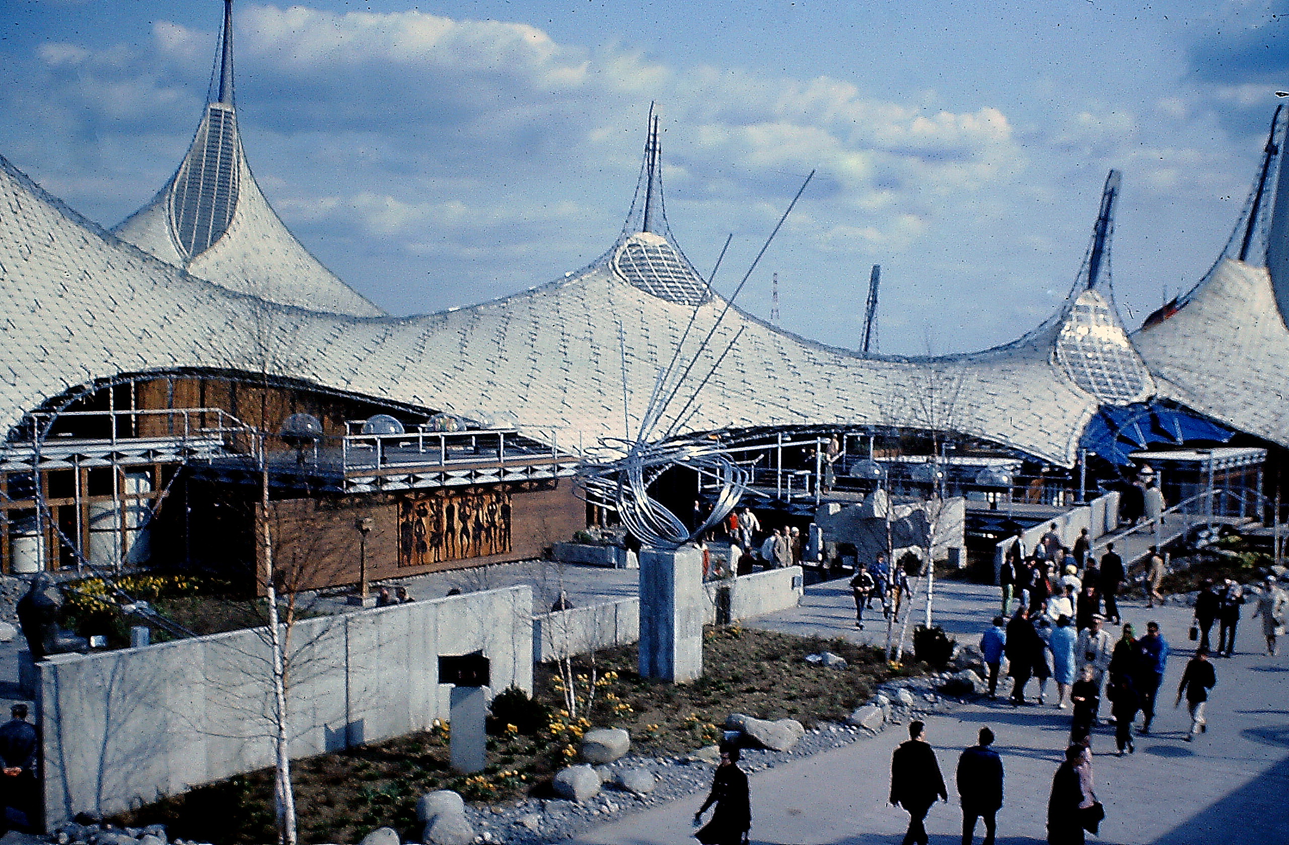 German Pavillon at Expo '67 in Montreal. René Lavigne,
CC BY-SA 4.0, via Wikimedia Commons.